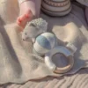 Baby Bello Henny De Egel Rammelaar - Sky Blue