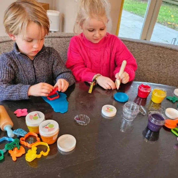ChildGen Speelklei Set - Vehicles Thema - 4 Kleuren