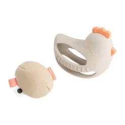 Done By Deer Clucky Grip En Bijtspeeltje Met Rammelaar – Sand