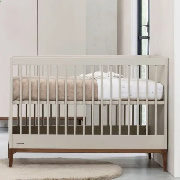 Kidsmill Intense Babykamer Oatmeal/Walnoot | Ledikant 60 x 120 cm + Commode
