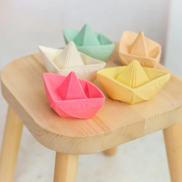 Oli & Carol Bad- en Bijtspeeltje Origami Boot - Vanilla
