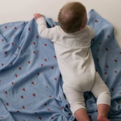Studio Noos Swaddle - Light blue Hearts - 120x120 cm